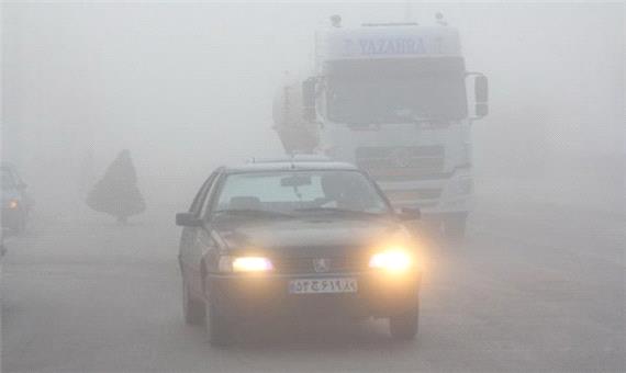 مه غلیظ، تردد خودروها در گردنه‌های خراسان شمالی را کُند کرد