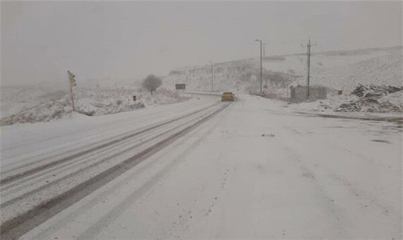 بازگشایی مسیرهای جوین و جغتای/ کمک به 55 خودرو در برف مانده