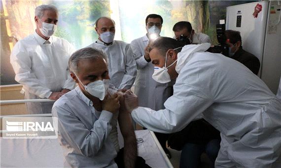 واکسیناسیون کادر درمان بیمارستانهای دانشگاه آزاد در مشهد آغاز شد