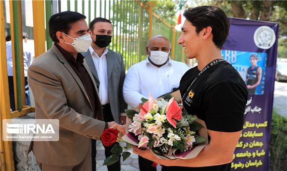 قهرمان جهانی فیتنس در مشهد مورد استقبال قرار گرفت