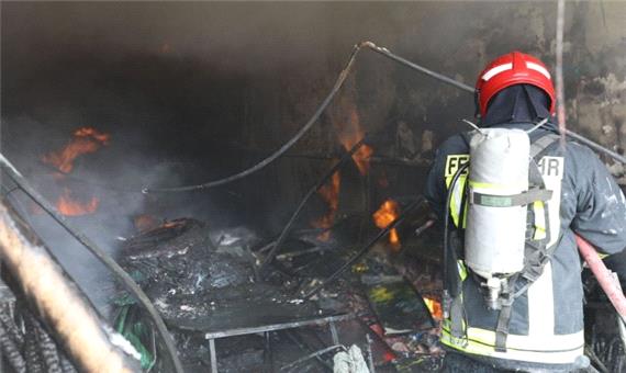 آتش‌سوزی سنگین فروشگاه رنگ مشهد، مرگ فروشنده را رقم زد