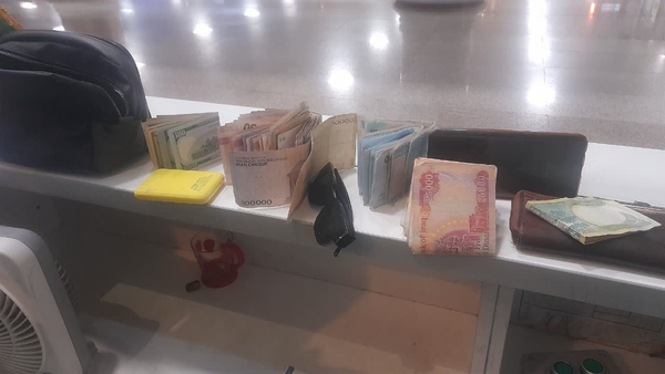 کارگر فرودگاه مشهد کیف پول یک میلیاردی را به صاحبش بازگرداند