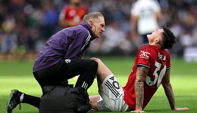 مهاجم گران قیمت یونایتد یک ماه دور از میادین