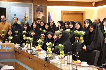 نویسندگان «نشر ستاره‌ ها» آبروی سپاه و بسیج هستند