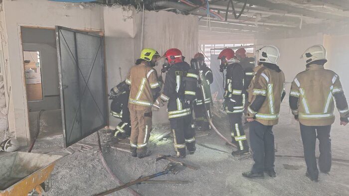 مهار آتش‌ سوزی ۲ مجتمع مسکونی در مشهد