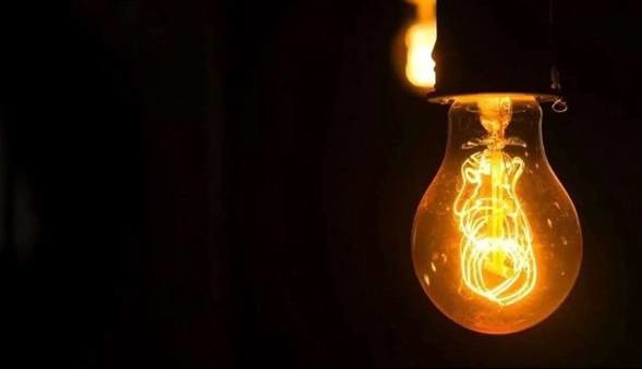 بارش برف برق بخشی از مشهد را قطع کرد