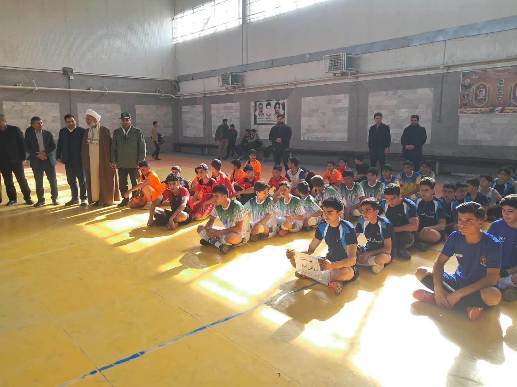 آغاز مسابقات فوتسال دانش‌آموزی ششتمد در آستانه دهه فجر