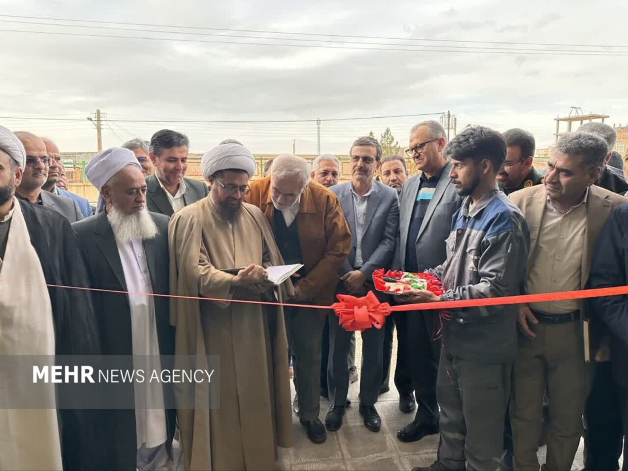 نخستین سالن ورزشی درون‌مدرسه‌ای شهر سنگان افتتاح شد