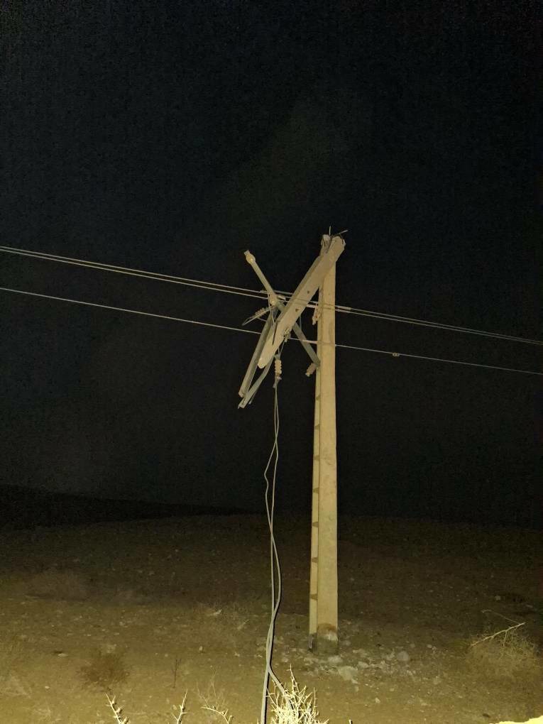 بی احتیاطی راننده کامیون برق بیش از سه روستا در اسفراین را قطع کرد