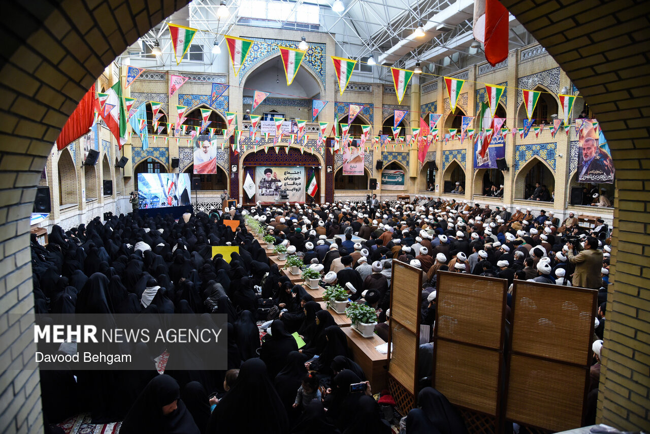 اجتماع بزرگ حوزویان مشهد در دفاع از مقام عظمای ولایت