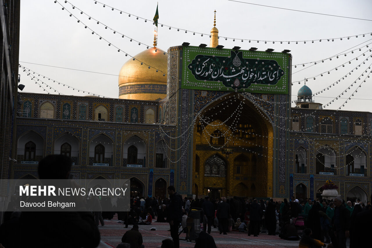 حال و هوای حرم مطهر امام رضا(ع) در عید نیمه شعبان