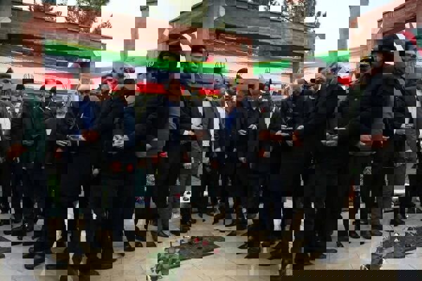 ادای احترام وزیر تعاون به شهدای گمنام شهر مزداوند خراسان رضوی