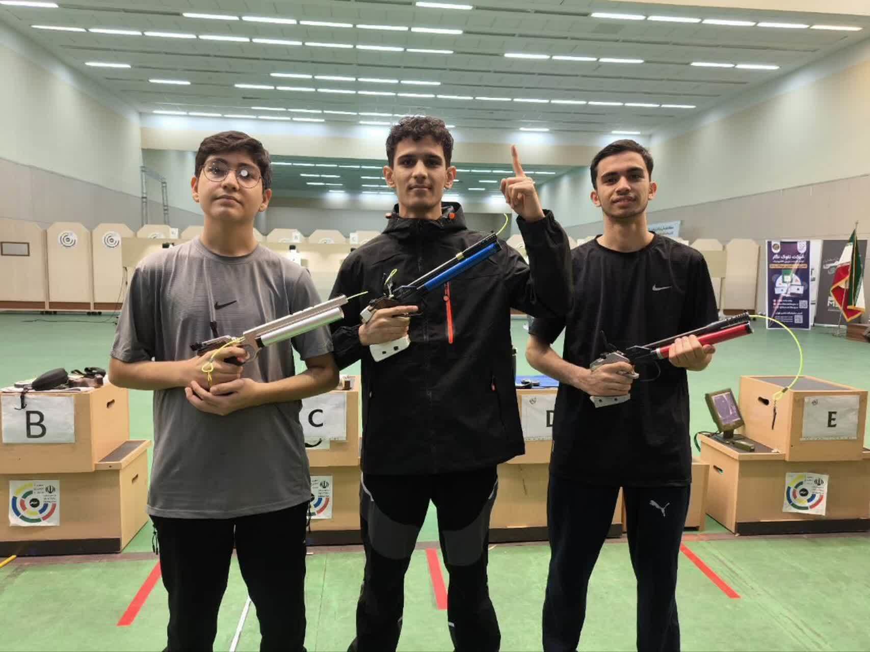 ورزشکار خراسان شمالی قهرمان مسابقات تپانچه کشور شد