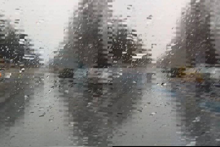 جاده های خراسان رضوی لغزنده و مه آلود است