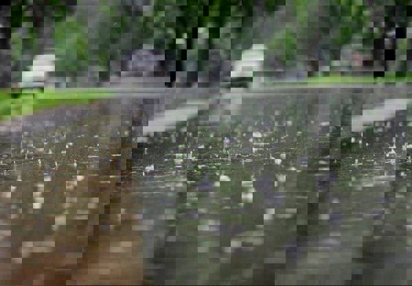 جاده های خراسان رضوی بارانی و لغزنده است