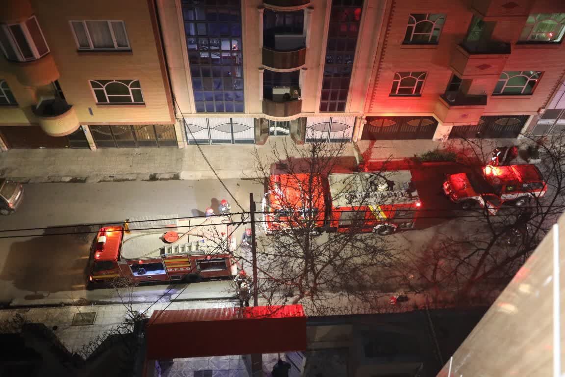 با مهار حریق یک مجتمع مسکونی در مشهد، ۱۲ نفر نجات یافتند.