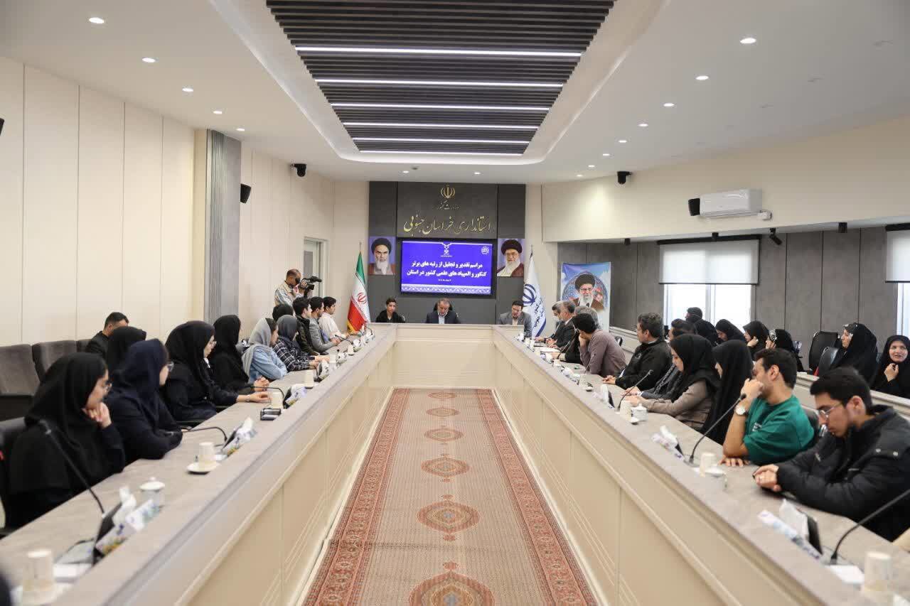 فارغ‌التحصیلان دانشگاهی به شرکت‌های دانش‌بنیان، شهر خلاق و حوزه هوش مصنوعی هدایت شوند