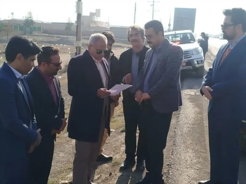 آغاز عملیات آسفالت محورهای روستایی چناران با گرم شدن هوا