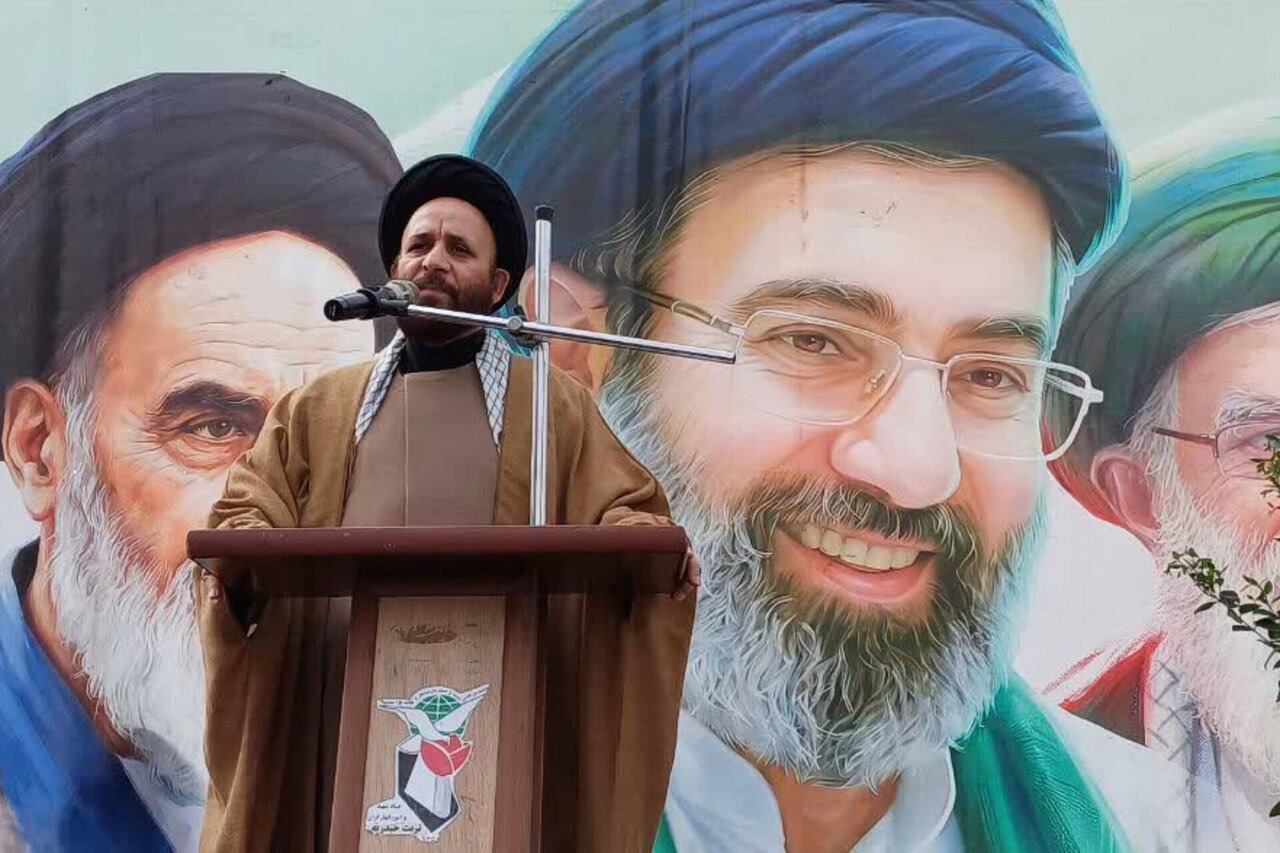 ایثار و فداکاری رمز ماندگاری انقلاب اسلامی است