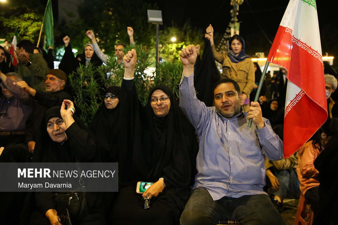 نوای الله اکبر همزمان با سراسر کشور در میدان شهید بجنورد