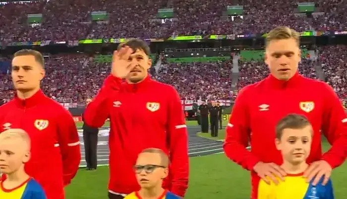 گریه پیش از شروع فینال اروپا؛ زنده بود رایو!
