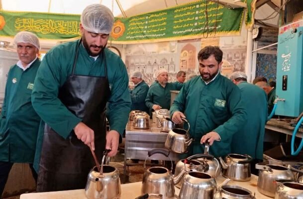 عکس/ خدمت بوشهری‌ها در چایخانه رضوی