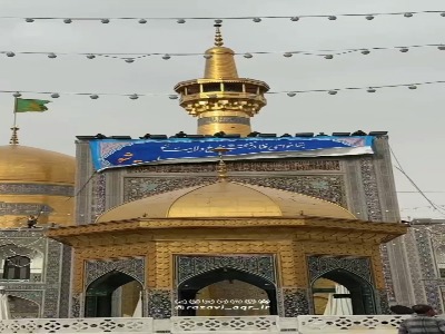 فیلم/ نصب کتیبه ویژه ولادت امام هادی(ع) بر ایوان طلای صحن انقلاب