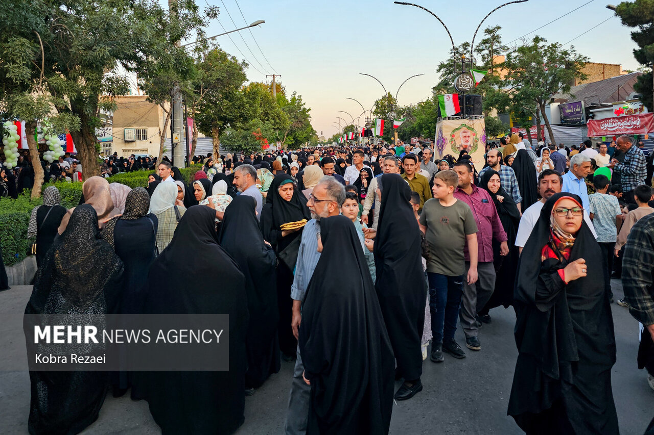 خیابان نخریسی مشهد در انتظار آغاز مهمونی کیلومتری غدیر