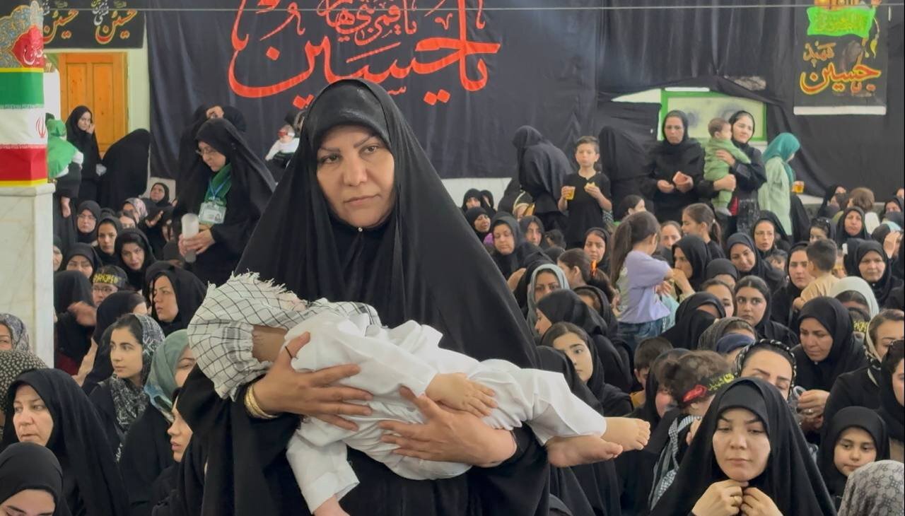 عطر لالایی‌های مادرانه در مراسم شیرخوارگان حسینی قوچان