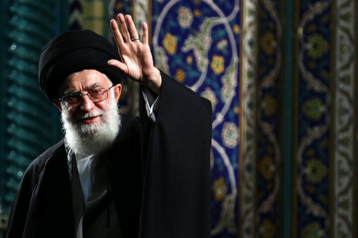امیر تاجیک برای تشییع «رهبر شهید» خواند