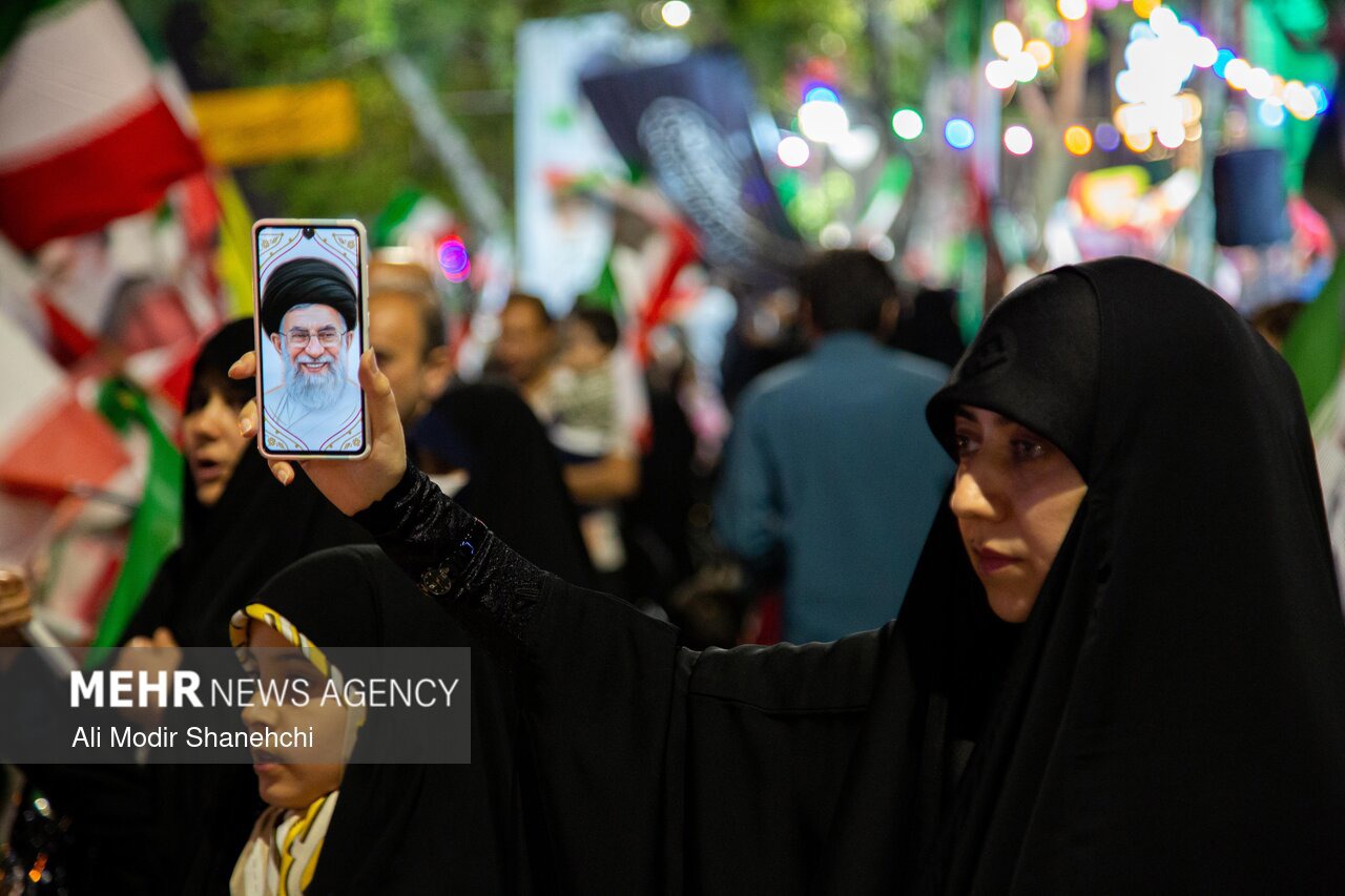خدمت‌رسانی بی‌وقفه به زائران رهبر شهید در مسیر مشهد