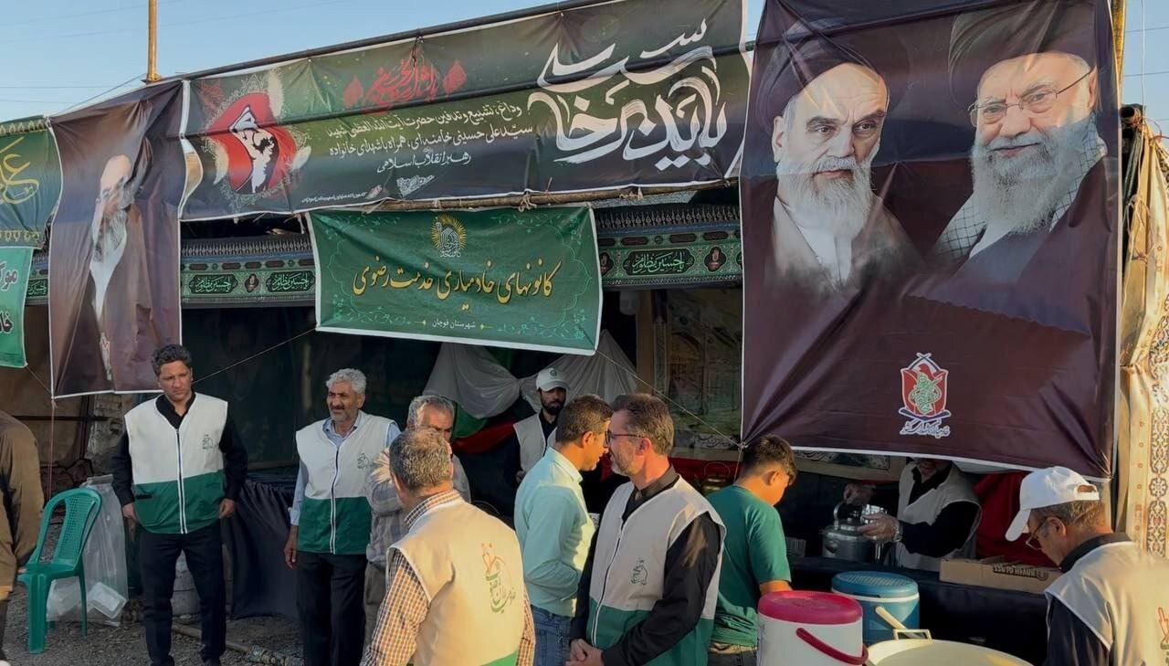 ورودی مشهد، روایت انتظار؛ مردم از «قائد شهید امت» می‌گویند