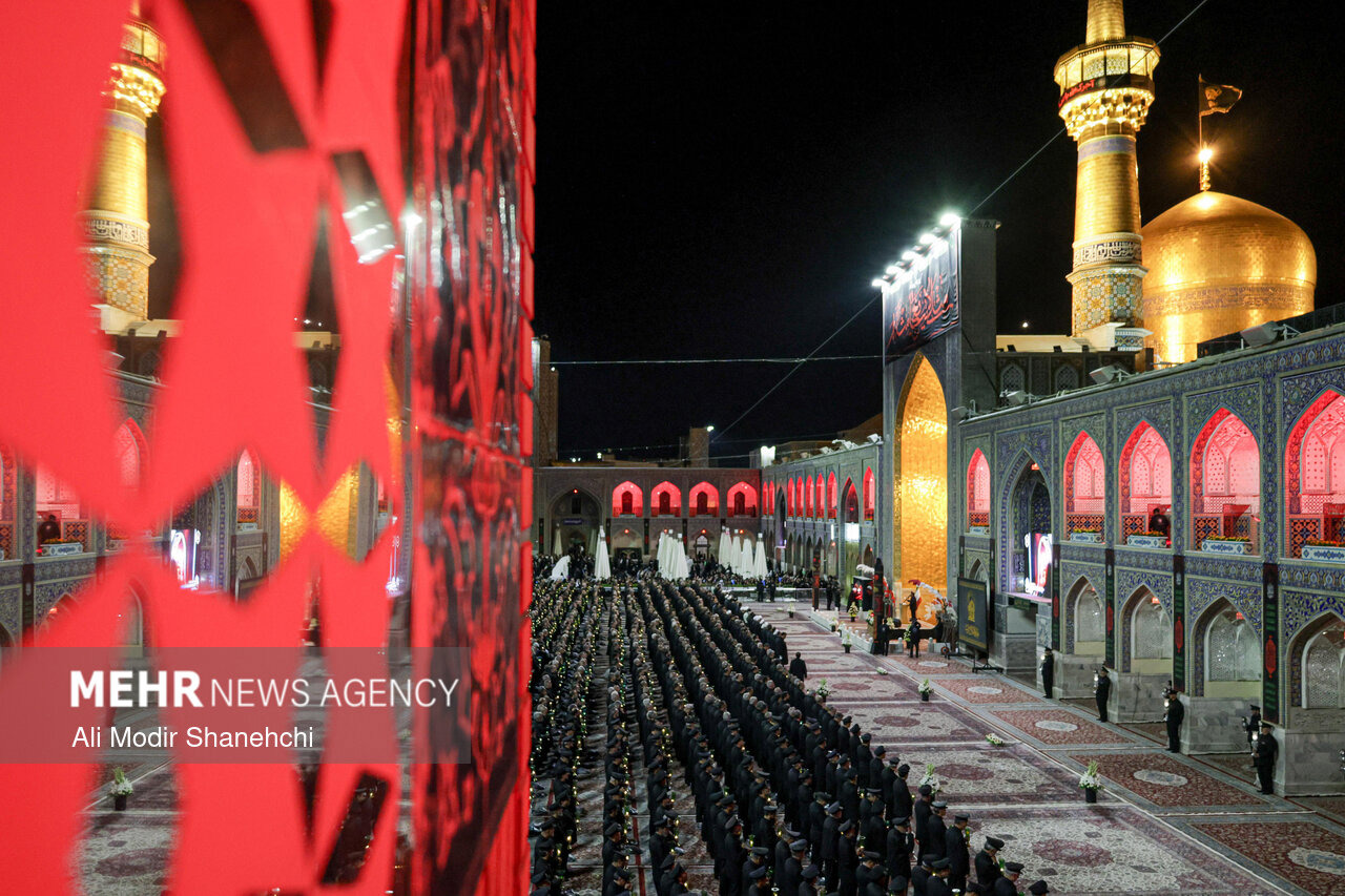 اقامه نماز در حرم مطهر رضوی و خیابان های منتهی به بارگاه ثامن الائمه