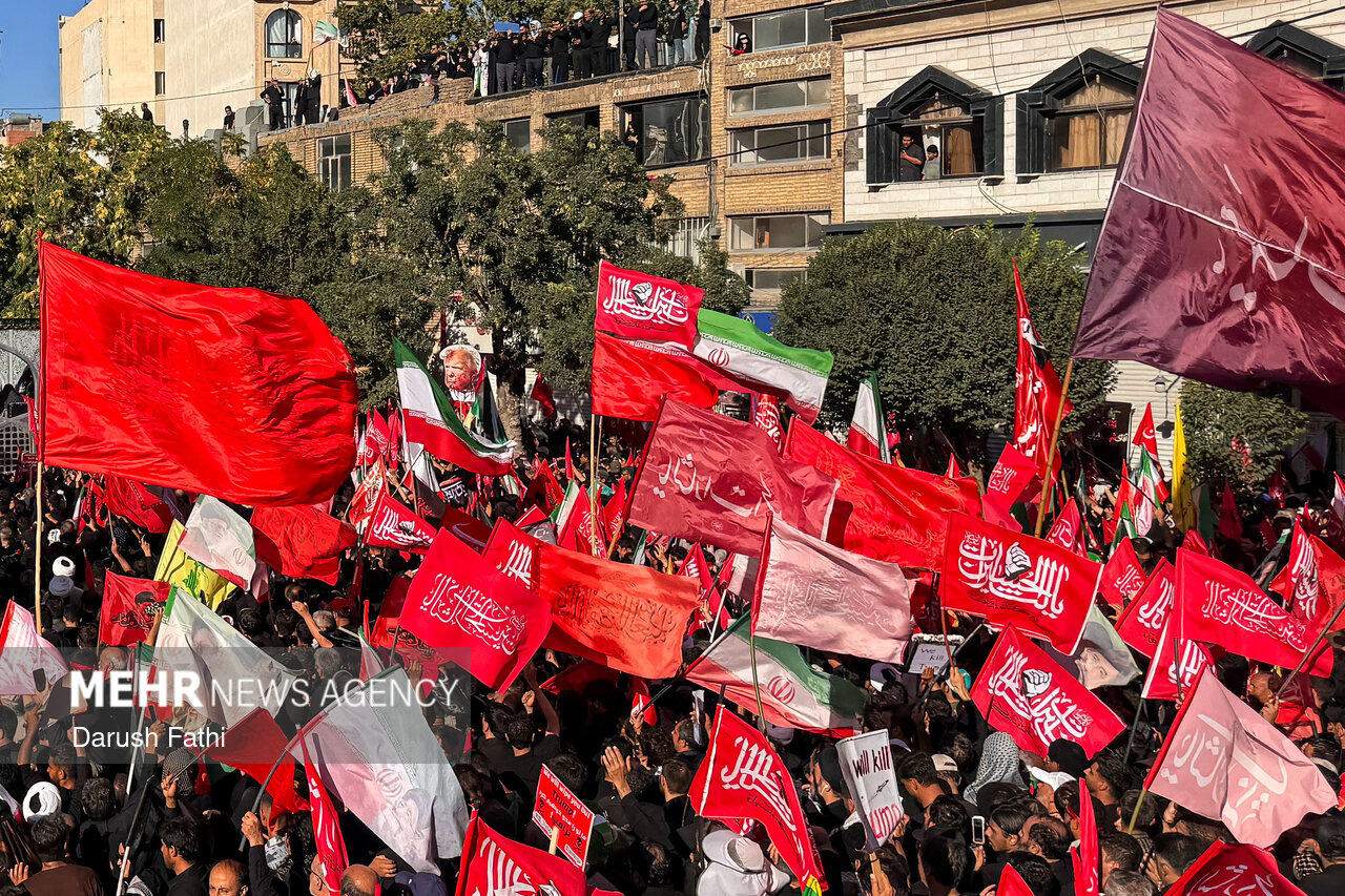 رجزخوانی مهدی رسولی در حرم رضوی