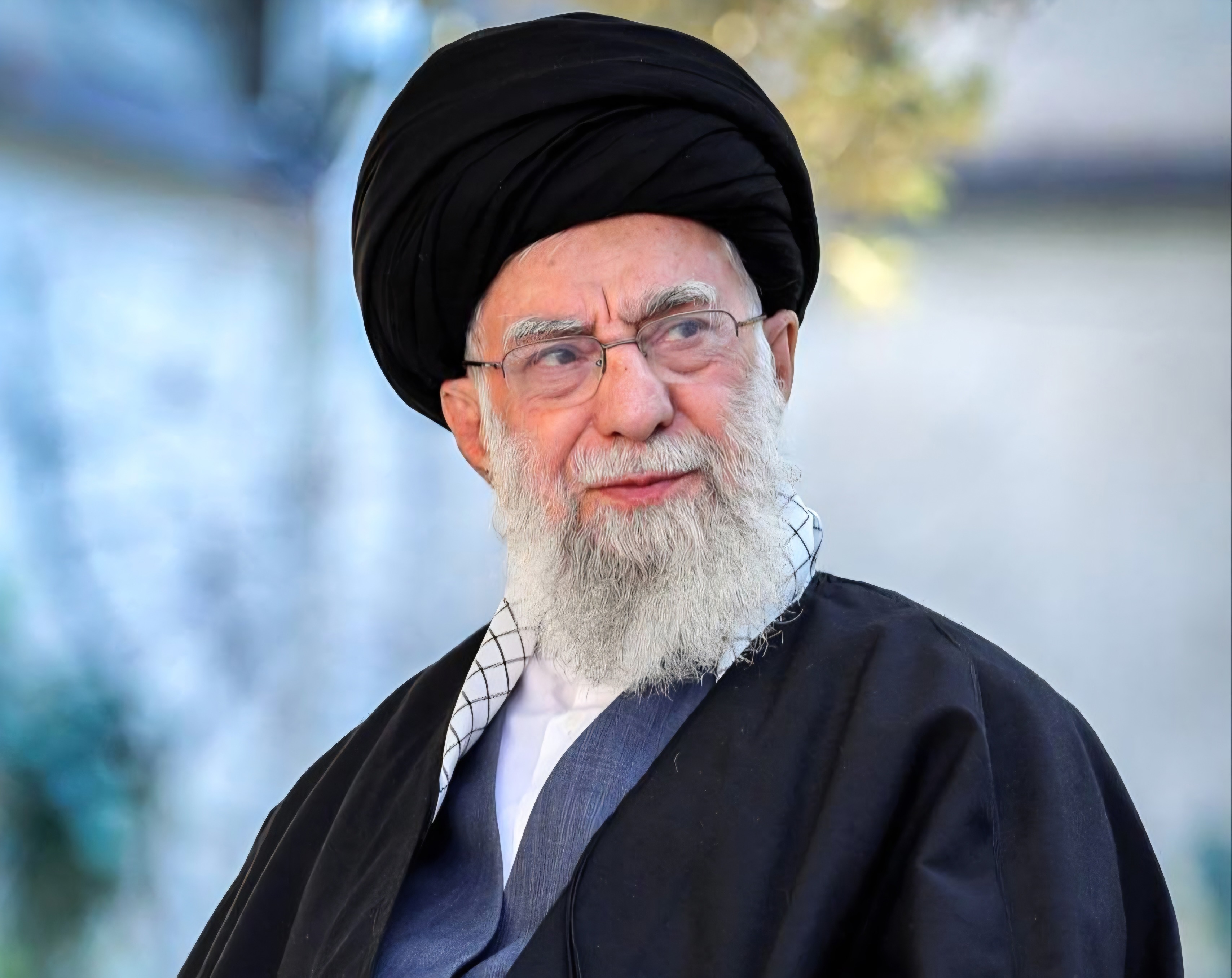 پیکر مطهر رهبر شهید انقلاب در حرم امام رضا(ع) آرام گرفت