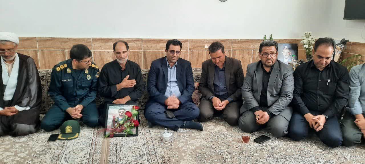 دیدار فرماندار بردسکن با خانواده شهید زارعی‌ثانی