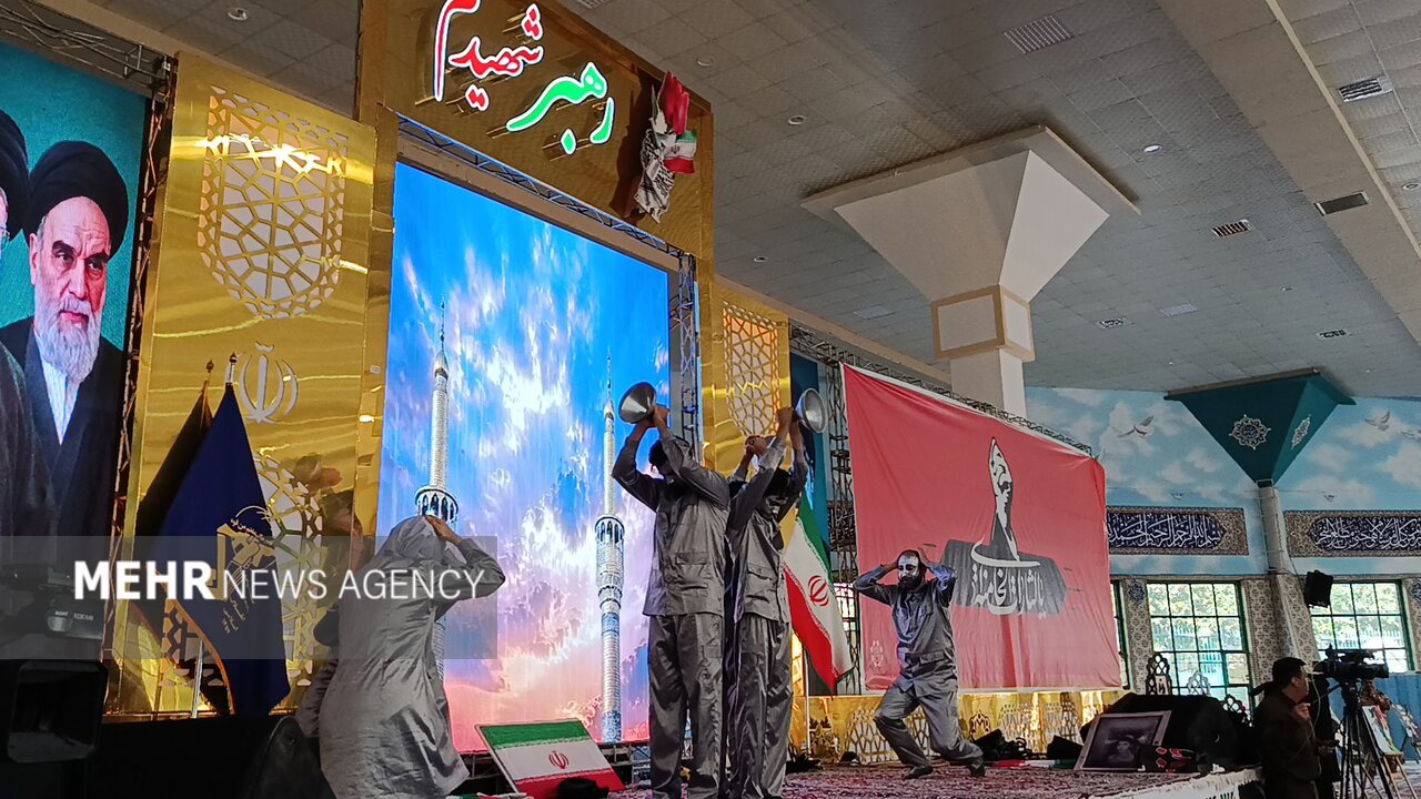 تئاتر حوزه هنری خراسان شمالی در بزرگداشت رهبر شهید انقلاب در بجنورد