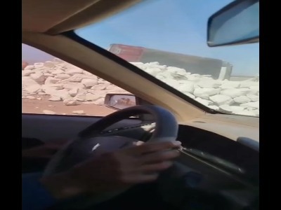 واژگونی تریلی حامل بار سنگ در محور تربت‌جام - مشهد