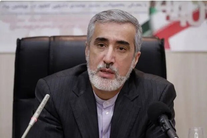 پیرصالحی: قدرت قلم برابر و حتی بیشتر از قدرت نظامی است