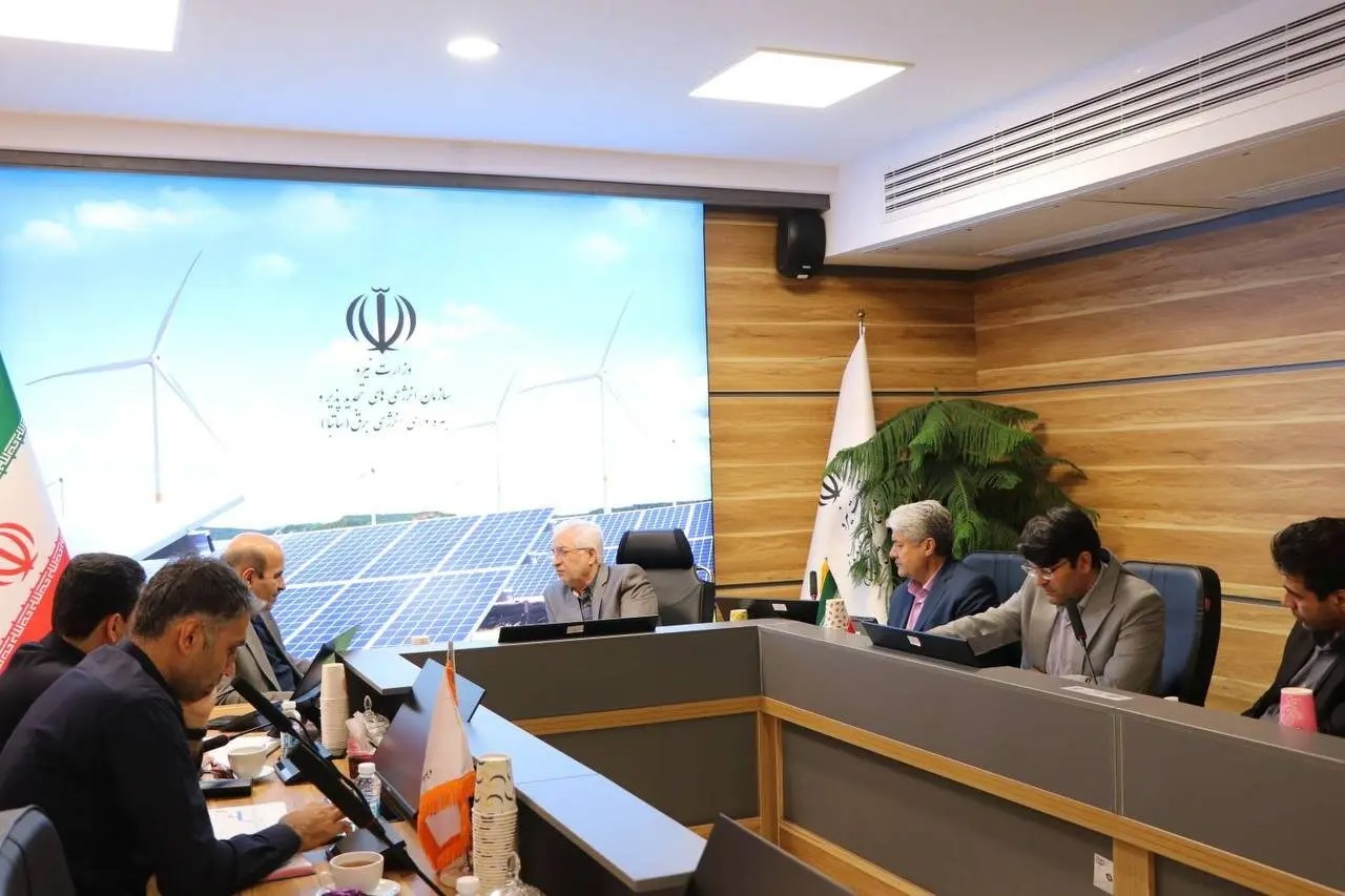استاندار  بر مدیریت انرژی زمستان و تعیین تکلیف طرح‌های خورشیدی تأکید کرد