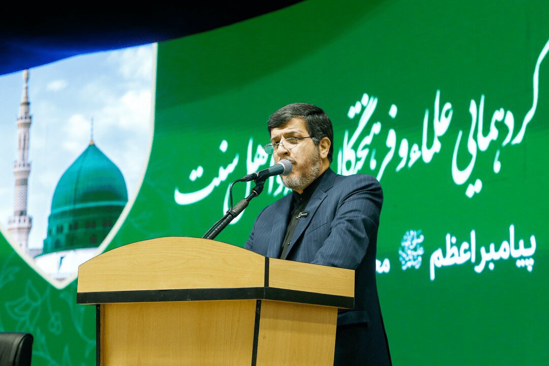 تمسک به قرآن کریم و عترت مسیر حرکت صحیح امت اسلامی را ترسیم می‌کند