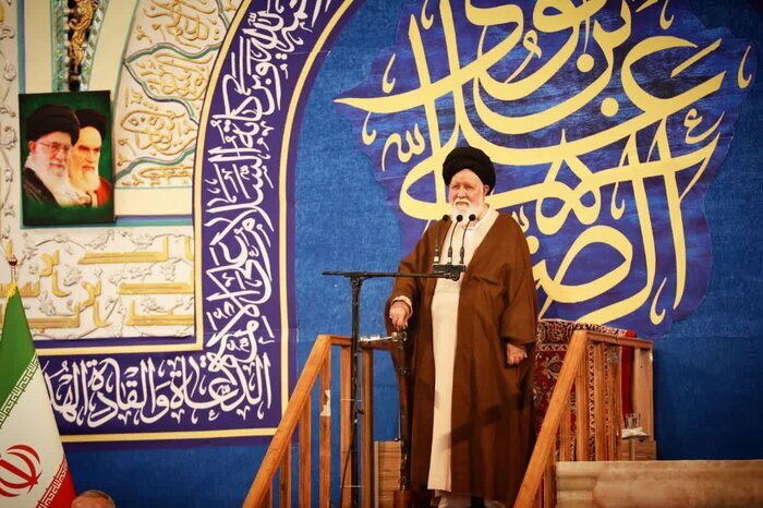 آیت الله علم الهدی: تضعیف دستگاه‌های مدیریتی کشور، تضعیف انقلاب است