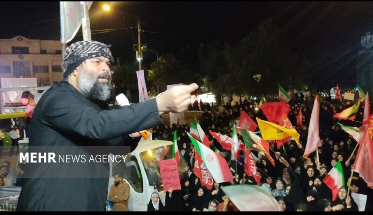 همخوانی نماهنگ «تنگه رو محکم بگیر» در تجمع مردم شیروان