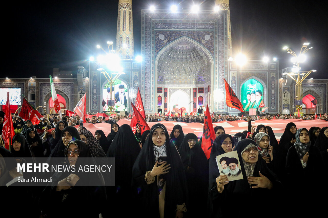 موج ارادت زائران در آیین اربعین تدفین رهبر شهید