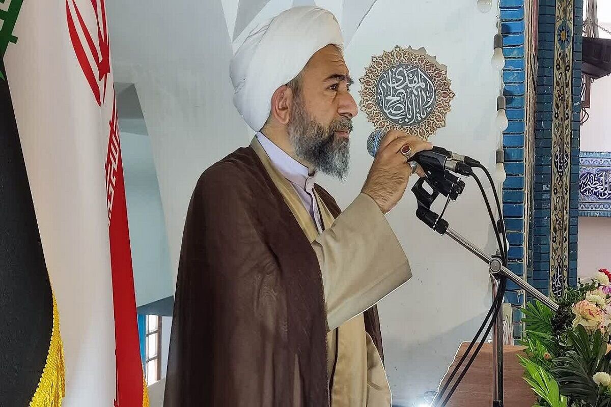 مسئولان نباید از حق تنگه هرمز و خروج آمریکا از منطقه کوتاه بیایند