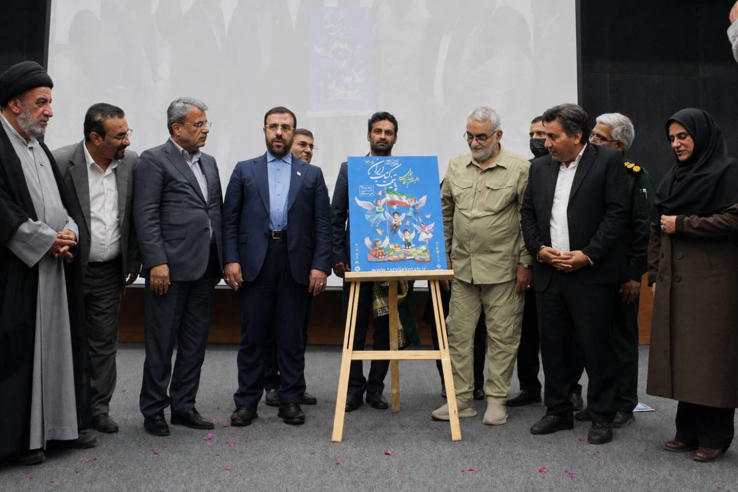 پوستر دهمین دوره پایتخت کتاب ایران در اوز رونمایی شد