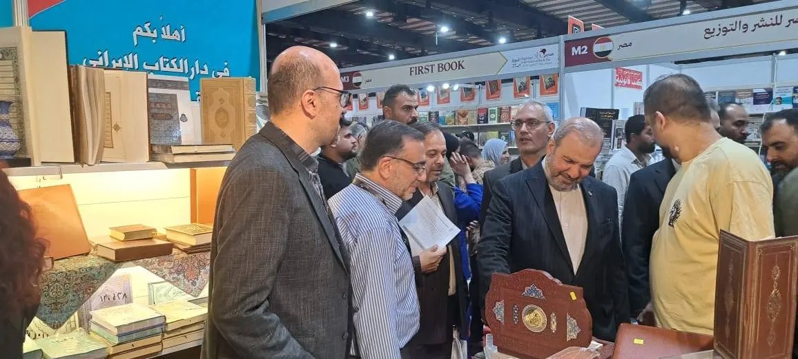 سفیر ایران در غرفه نمایشگاه کتاب بغداد