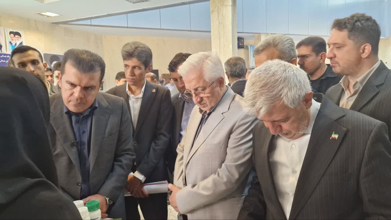 بازدید معاون علمی و فناوری رییس جمهور از نمایشگاه شرکت‌های دانش بنیان خراسان شمالی