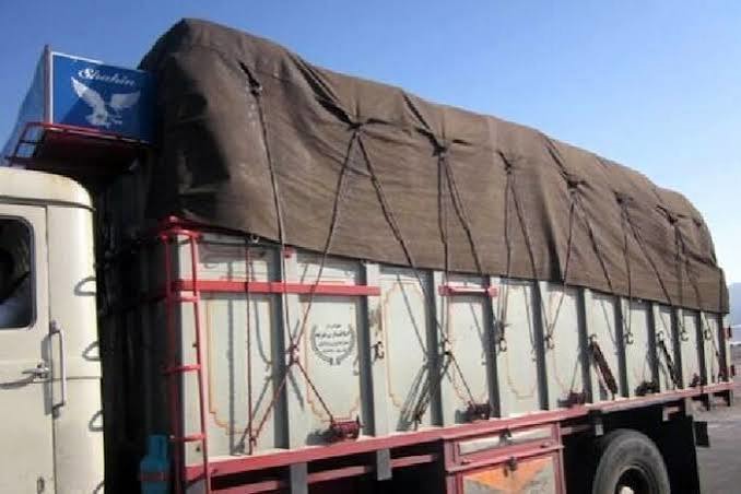 توقیف کامیون حامل ۹ تن جو فاقد مجوز حمل در کوهسرخ خراسان رضوی