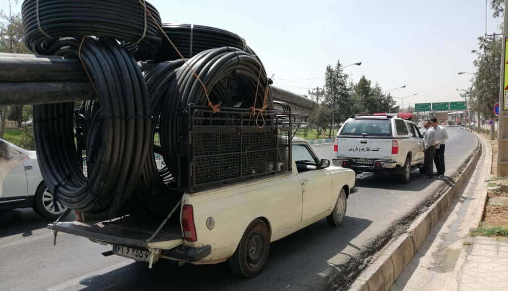 هشدار پلیس به رانندگان برای خطرات حمل بار با ابعاد و وزن غیرمتعارف